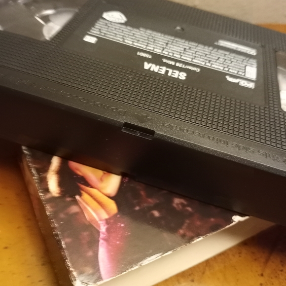 Selena VHS - Picture 3 of 9